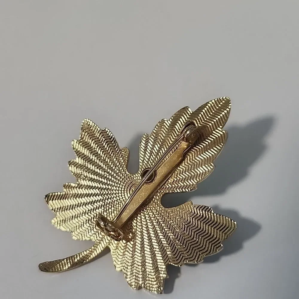 Elegant Green and Blue Leaf Brooch with Faux Pearl Accent